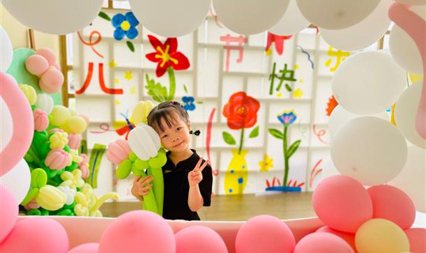 花開有時(shí)綻仲夏 童真無限滿香園丨香銳香寶寶幼兒園這樣過“六一”