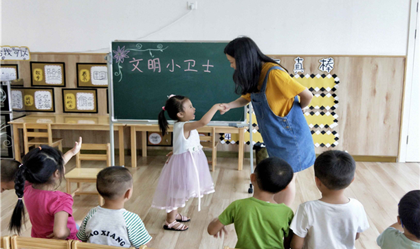 香寶寶幼兒園開展文明禮儀進(jìn)校園活動(dòng)